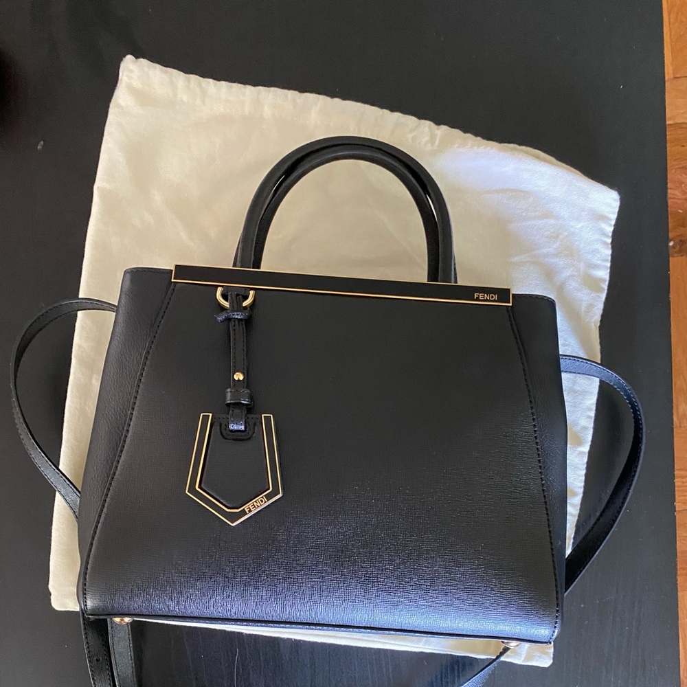Moving sale ❗️❗️❗️Fendi 2 Jours bag